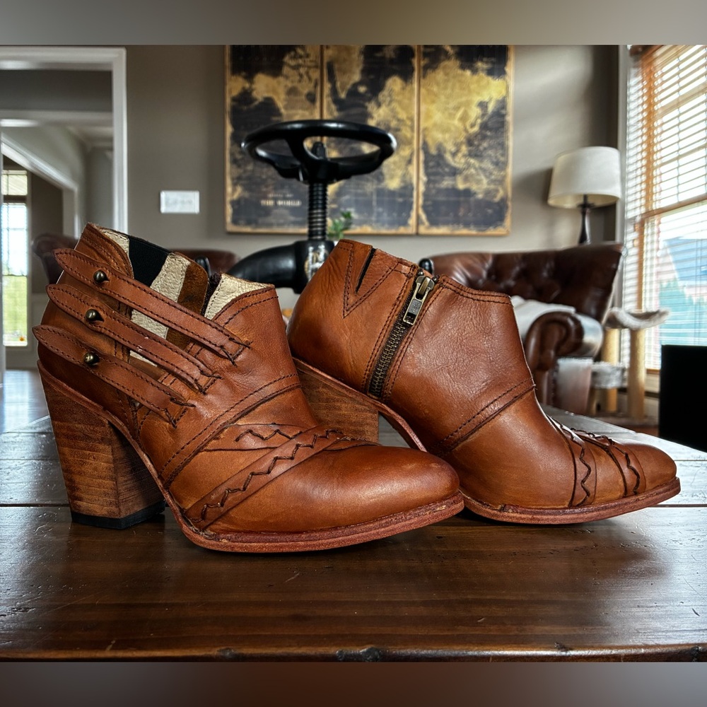 Freebird Gate Camel Brown Leather Ankle Booties